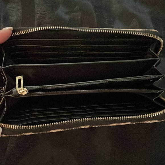 Guess Cheetah Wallet - Picture 4 of 4